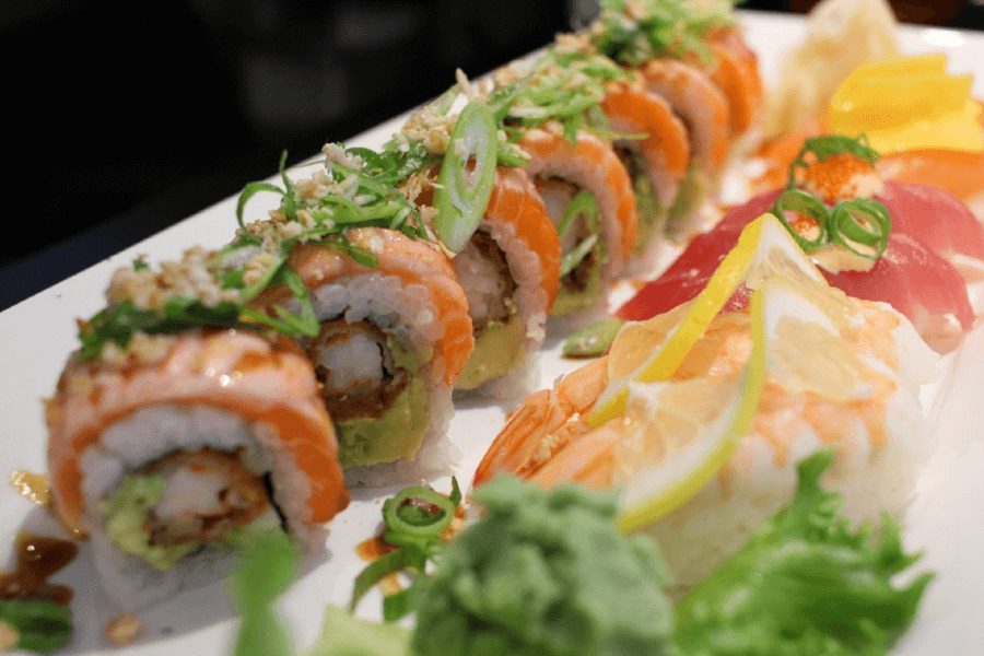 sushi ekspert toppede maki sushi