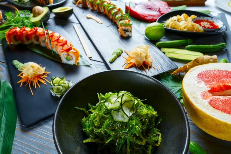 En asparges-inspireret sund maki sushi